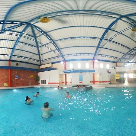 Campsite Kendal Gold Chalet + Hot Tub @ Solway Village *