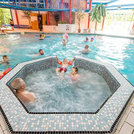 Kendal Gold Chalet + Hot Tub @ Solway Village Кемпинг *